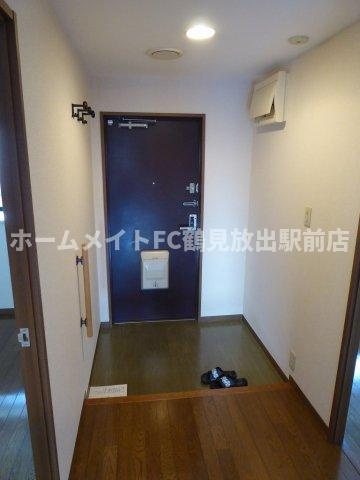 フルール鶴見緑地の玄関