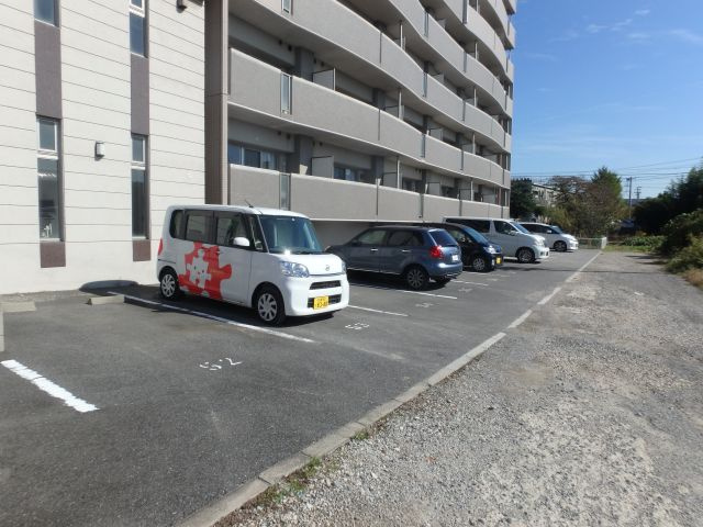 リンデンバウムＪ３の駐車場