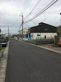 【前面道路含む現地写真】 | 北側6ｍ道路（西側から）