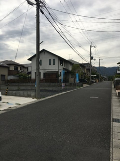 【前面道路含む現地写真】 | 北側6m道路（東側から）