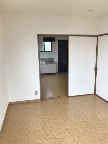 アベニュー片貝の洋室