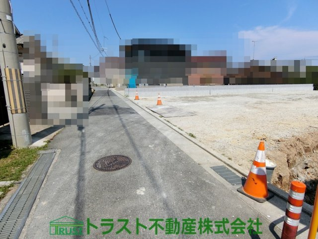 明石市魚住町長坂寺 新築戸建の前面道路含む現地写真