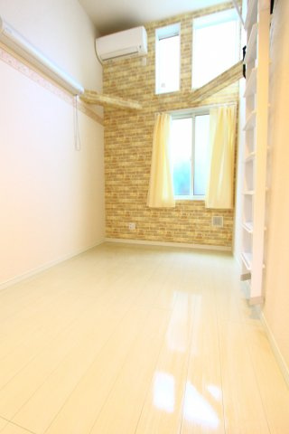 ユナイト横浜アカプルコの居間・リビング