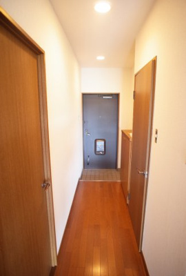 【玄関】 | 有瀬グランドハイツ | 収納もある玄関です