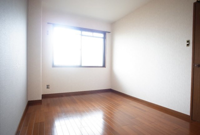 【寝室】 | 有瀬グランドハイツ | 落ち着いて過ごせるお部屋なので、寝室にいかがでしょうか