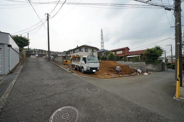 保土ヶ谷区上菅田町 新築戸建ての前面道路含む現地写真