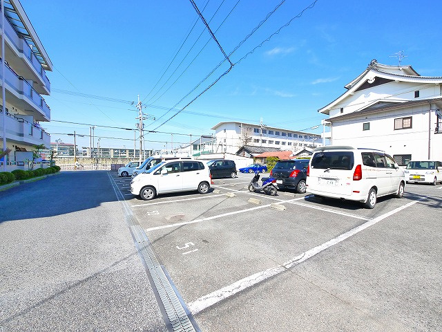 ルーラル登Bの駐車場|車をお持ちの方に嬉しい駐車場付きの物件です