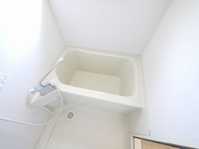 ルーラル登Bの浴室|落ち着いた空間のお風呂です