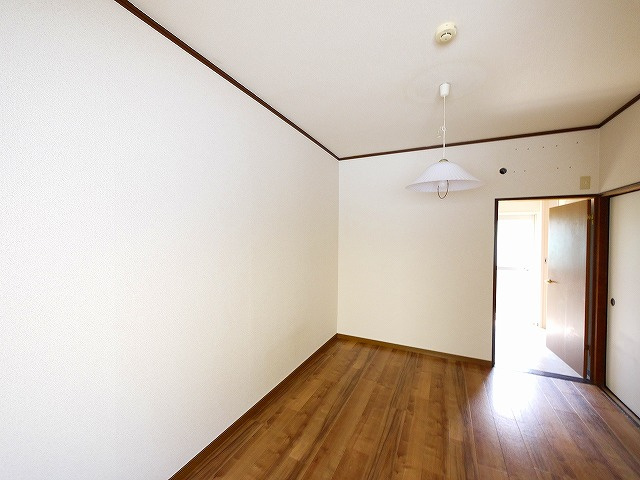 ルーラル登Bの居間・リビング|こちらのリビングで趣味の時間をお楽しみください