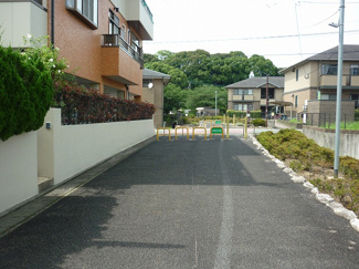 【前面道路含む現地写真】