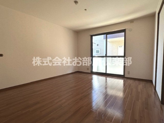 オリエントクレストの洋室|明るい洋室です