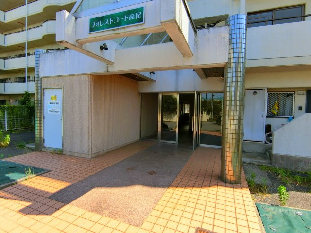 フォレストコート高尾のエントランス