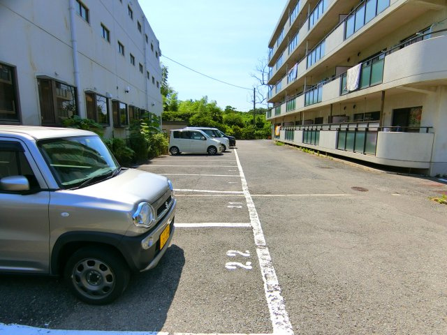 フォレストコート高尾の駐車場
