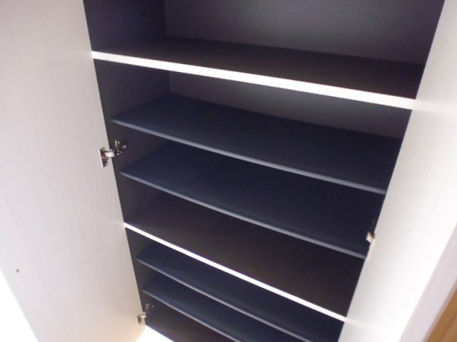 ファインハウスＡの玄関|シューズボックス