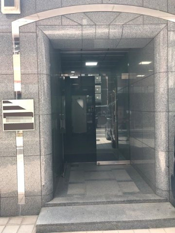 渋谷区広尾５丁目の事務所のエントランス