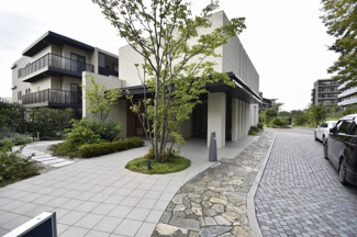 【エントランス】 | JR京浜東北線・根岸線「磯子」駅徒歩10分と好立地！