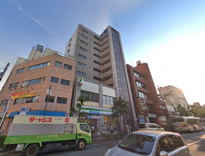 【外観】 | 山王マンション | 南向きにつき陽当り良好♪棟内1階にはファミリーマートがございます！