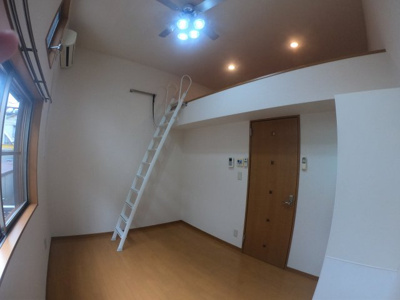 【洋室】 | ダグラス中原 | ロフト付きで天井が高い♪