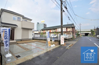 【前面道路含む現地写真】 | 1号棟　現地（2019年8月）撮影
前面道路は南側幅員約9.99ｍ(歩道含む)の公道。