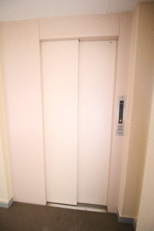 【その他共用部分】 | 日々の生活に嬉しいエレベーターを標準装備。