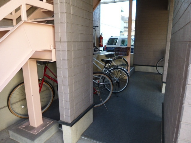 倉敷市老松町３丁目のアパートのその他共用部分|自転車置き場