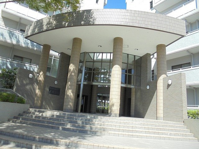 ディアコルモ武庫が丘Ｂ棟のエントランス