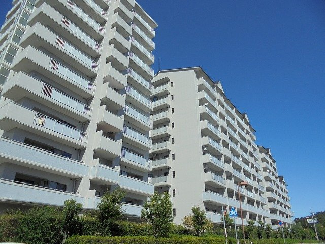 ディアコルモ武庫が丘Ｂ棟の外観