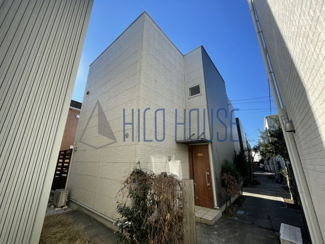 サイコロタウンハウス ８号棟の外観