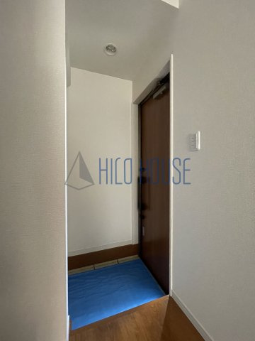 サイコロタウンハウス　８号棟の玄関
