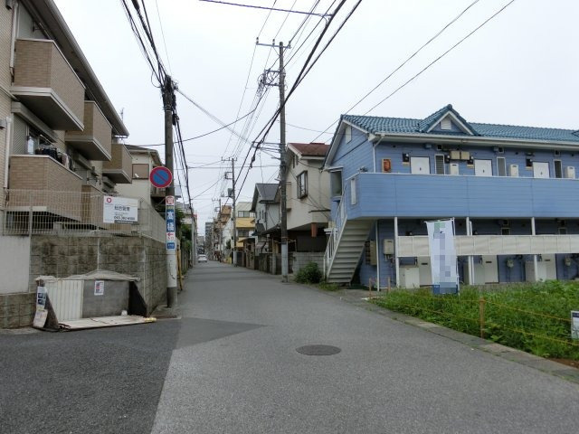 花見川区南花園２丁目　売地　建築条件なし　約５９．５坪の整形地の前面道路含む現地写真