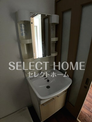 【独立洗面台】 | プレステージ西棟 | 独立洗面台、小物を置くことができて便利です