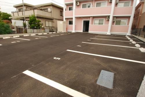 フォンテーヌ郷中の駐車場