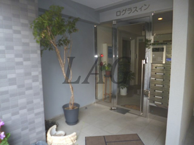 【エントランス】 | ログラスィン | エントランスです。