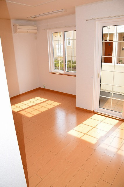 オレンジハウスBの居間・リビング