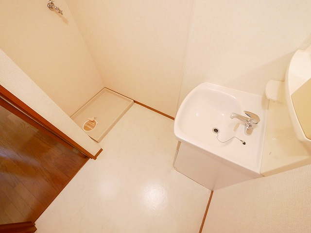 グランメール州見台　Ｂ棟の洗面所|明るい洗面所です