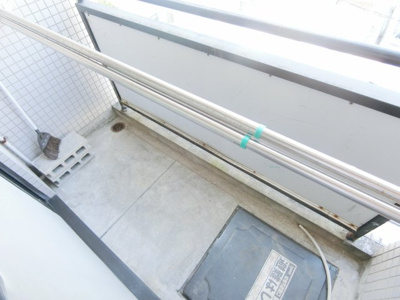 【バルコニー】 | リバティ下沢 | 外からの目が気にならないバルコニーで洗濯物が干せます
