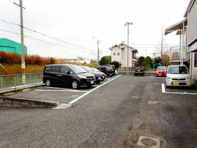 ドリームハイツB棟の駐車場