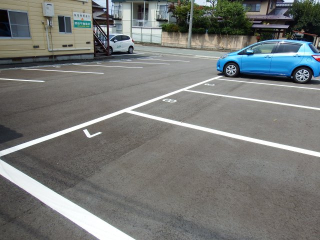 双葉栴檀荘Dの駐車場