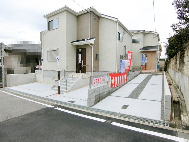大久保町高丘　新築一戸建ての前面道路含む現地写真