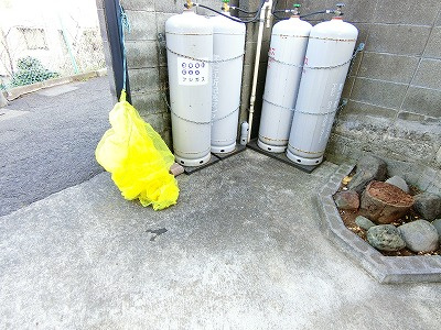 【その他共用部分】 | エリカ | 敷地内ごみ置き場でごみ出しもらくらく～♪忙しい社会人さんや学生さんにもうってつけ！