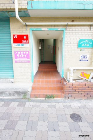 エバーグリーン新大阪　仲介手数料無料のエントランス