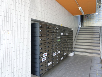 【エントランス】 | ロイヤル石川町 | 集合ポスト