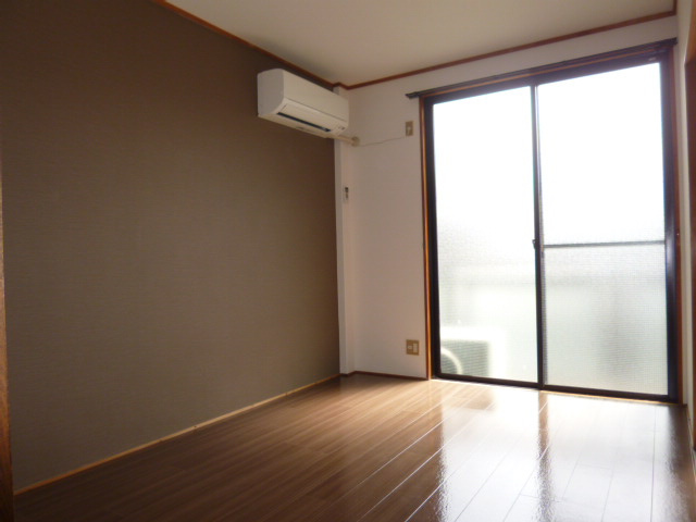 プチパール１０２の洋室