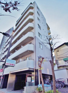 【外観】 | プレール・ドゥーク代々木八幡　山手通り沿いに立地するＲＣ造８階建てマンション