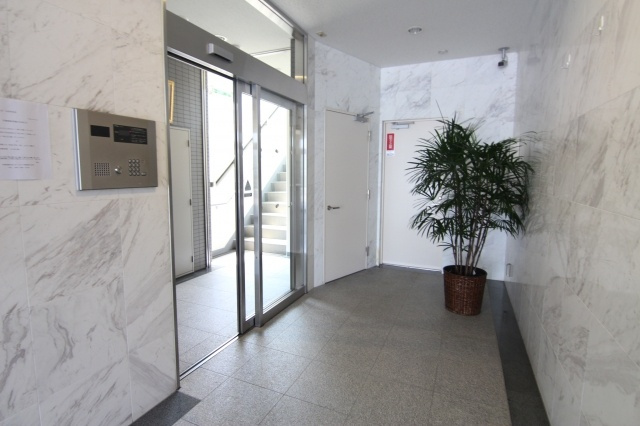 フェリシタ日吉のエントランス|別部屋の参考写真となります