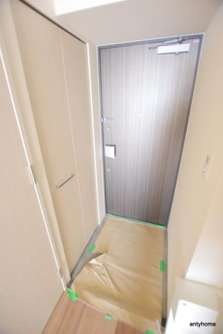 ララプレイス大阪新町ヴェレ　仲介手数料無料の玄関