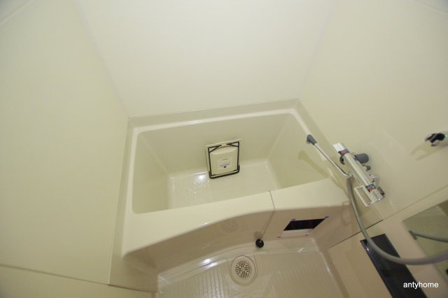 ララプレイス大阪新町ヴェレ　仲介手数料無料の浴室