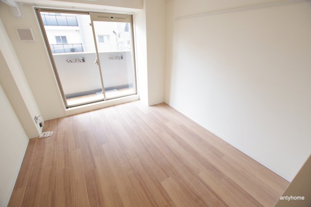 ララプレイス大阪新町ヴェレ　仲介手数料無料の洋室