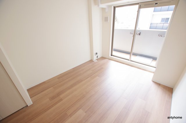 ララプレイス大阪新町ヴェレ　仲介手数料無料の居間・リビング