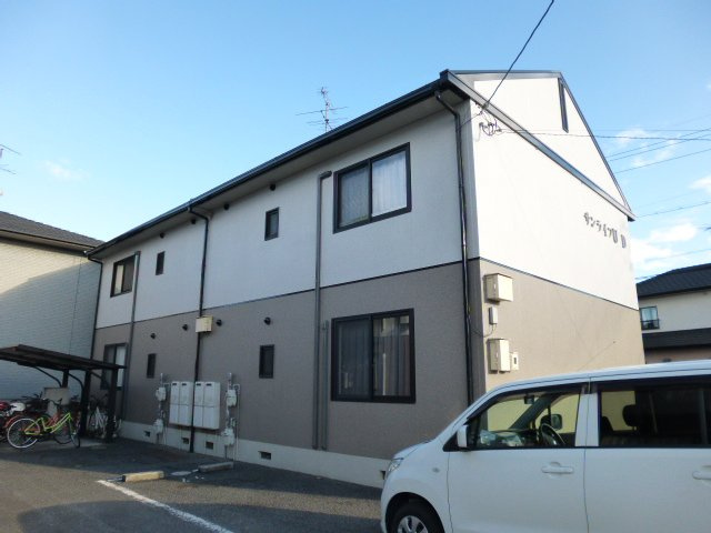 倉敷市上東のアパートの外観